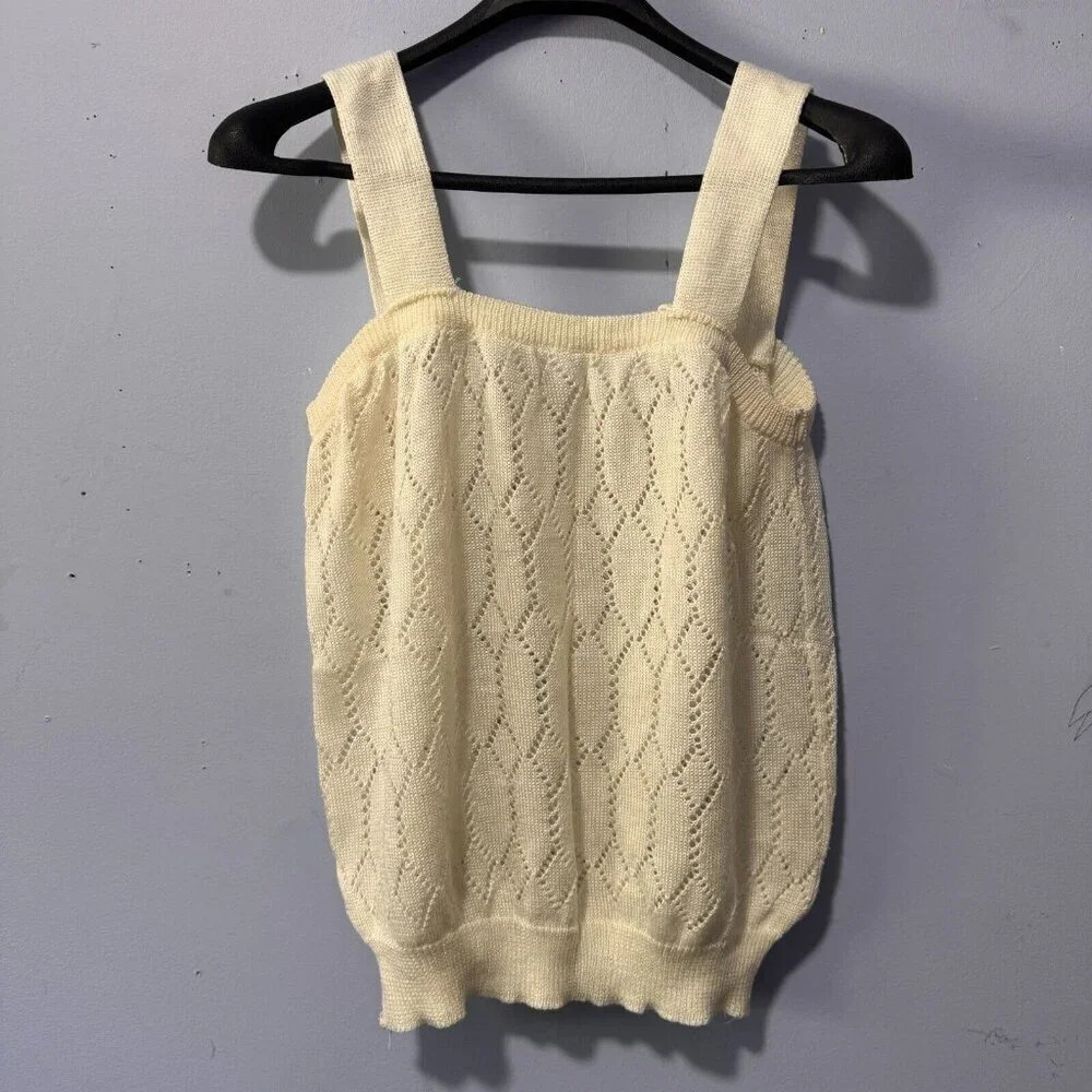 Ladies size s/m ‎ cream coloured knit tank